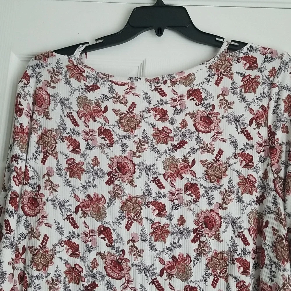 Westport Women's Floral Top - Picture 9 of 11